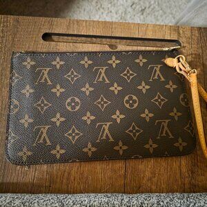 Louis Vuitton Monogram Neverfull Pouch Mimosa Interior